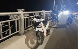 Thanh niên 20 tuổi nhảy cầu Châu Đốc do buồn chuyện gia đình, được cứu kịp thời