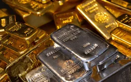 Giá vàng trong nước đi ngang, bạc giảm nhẹ sáng 27/4