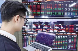 “Nút thắt” tỷ giá và điểm đảo chiều của dòng vốn ngoại