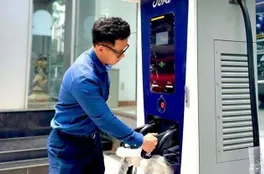 Tiêu thụ ô tô bứt tốc, giá xăng thúc đẩy chuyển dịch