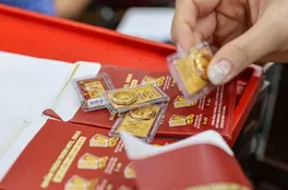 Giá vàng hôm nay (17-4): Vàng trong nước giảm gần 2,5 triệu đồng/lượng
