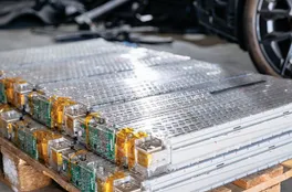 Trung Quốc siết chặt chuỗi tái chế pin xe điện