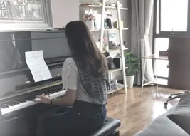 MC thời tiết Mai Ngọc trổ tài chơi piano cực ngọt