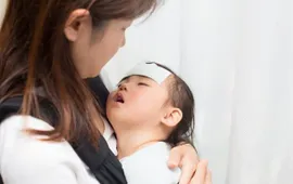 Báo ngay cho y tế khi trẻ em mắc COVID-19 có những dấu hiệu sau