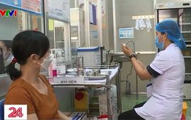 Người dân chủ động đi tiêm vaccine phòng COVID-19 mũi tăng cường