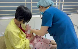 2 trẻ sơ sinh mắc thuỷ đậu từ mẹ