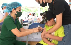 TP Hồ Chí Minh: Khởi động chiến dịch tiêm vaccine phòng, chống dịch sởi tại trường học