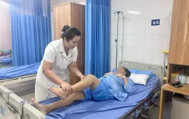 Đi lại khó khăn sau khi tiêm huyết tương để "trẻ hóa khớp gối" tại phòng khám tư