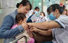 Đồng Nai phấn đấu 95% số trẻ trong độ tuổi được tiêm chủng vaccine sởi