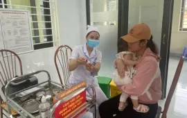 Hà Nội: Phấn đấu trên 90% trẻ 7 tuổi được tiêm vaccine uốn ván - bạch hầu (Td)