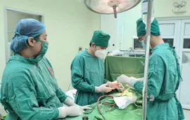 Can thiệp khẩn cứu bệnh nhân mất 2 lít máu vì ổ loét dạ dày