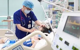 Hồi sinh bé gái 11 tuổi ngừng tuần hoàn do tai nạn cửa cuốn