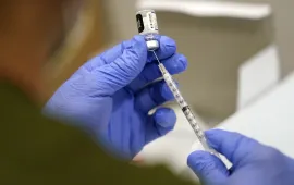 Mỹ bỏ khuyến cáo tiêm vaccine COVID-19 cho trẻ em và thai phụ khỏe mạnh