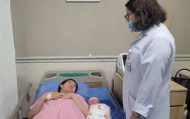 Thoát "cửa tử" nhờ ca mổ cấp cứu nhau tiền đạo trung tâm trên vết mổ cũ