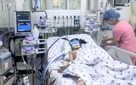 “Cánh cửa hẹp” mở ra nhờ ECMO: Bé gái hồi phục sau gần 6 tuần nguy kịch