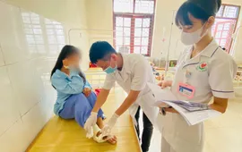 Nhiễm trùng hoại tử bàn chân vì bó thuốc nam chữa gãy xương