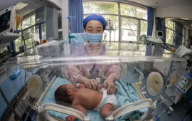 Trung Quốc yêu cầu các bệnh viện cung cấp gây tê ngoài màng cứng để khuyến khích sinh nở