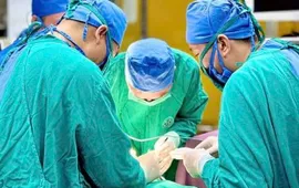 Người đàn ông nhập viện với dị vật đâm xuyên nhãn cầu