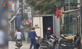 Doanh nghiệp dùng xe tải chở xăng dầu đi bán "dạo"