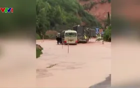 Mưa lớn hàng trăm mm trút xuống các tỉnh miền Bắc, ngập và sạt lở nhiều nơi