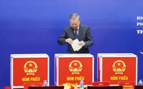 Tổng Bí thư Tô Lâm bỏ phiếu bầu cử đại biểu Quốc hội và HĐND các cấp tại phường Ba Đình (Hà Nội)