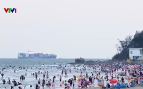 Du lịch biển sôi động, thu hút lượng lớn du khách trong kỳ nghỉ lễ