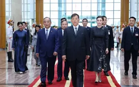 Nhà vua Vương quốc Thái Lan và Hoàng hậu đến Hà Nội, bắt đầu thăm Việt Nam