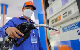Giá xăng vượt 25.000 đồng/lít