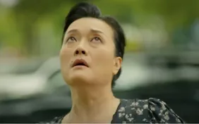 Mùa hè năm ấy - Tập 24: Bà Ngọc nhập viện vì lo nghĩ chuyện tình cảm của Phương với Khánh, Tùng