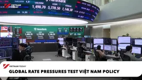 Global rate pressures test Việt Nam policy
