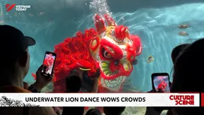 Underwater lion dance wows crowds