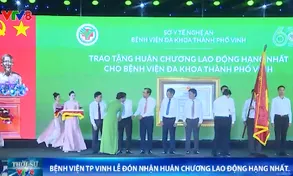 Bệnh viện TP Vinh đón nhận Huân chương lao động Hạng nhất