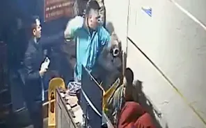 Nghi tranh giành khách, tài xế xe công nghệ bị tố hành hung người trên đường Phạm Văn Đồng