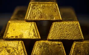 Giá vàng giảm tuần thứ hai liên tiếp, áp lực từ đồng USD mạnh lên