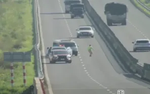 Xử lý thế nào khi xe chết máy trên cao tốc không có làn khẩn cấp?