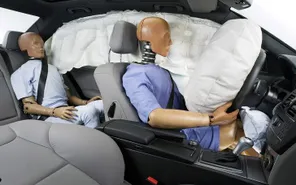 Vì sao túi khí bên hông dùng cảm biến áp suất thay vì gia tốc?