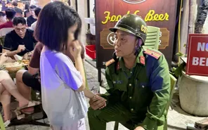 Nhức nhối sử dụng trẻ em đi bán hàng rong