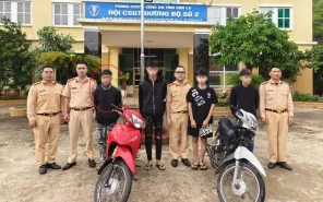 Nam thanh niên "bốc đầu" xe máy để câu view bị xử lý tại Sơn La