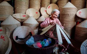 Nghề làm nón lá: Nét duyên thầm trong trang phục truyền thống Việt