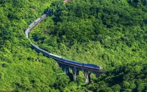 Báo Mỹ xếp tàu Thống Nhất của Việt Nam vào nhóm hành trình đường sắt đẹp nhất thế giới
