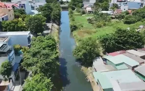 Người dân mệt mỏi vì kênh bốc mùi hôi