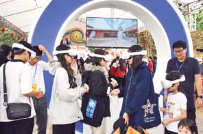 Dung hòa truyền thống-hiện đại mùa lễ hội