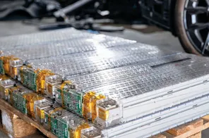 Trung Quốc siết chặt chuỗi tái chế pin xe điện