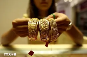 Giá vàng thế giới đi ngang trong phiên giao dịch đầu tuần