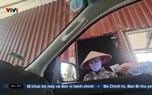 Trạm thu phí tự phát trên cầu phao