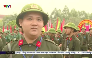 Thanh niên phấn khởi lên đường nhập ngũ
