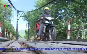 Khó khăn khi nhiều cây cầu treo xuống cấp