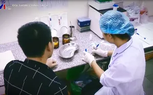 Phát hiện sớm và điều trị bằng thuốc kháng virus: Cách tốt nhất tránh nguy cơ lây truyền HIV