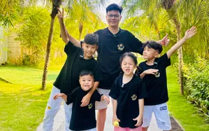 Khung cảnh hỗn loạn lần đầu xuất hiện trong Cha con vạn dặm