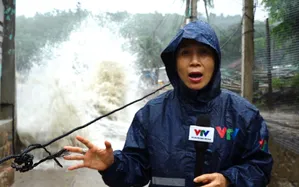 Chuyện tác nghiệp trong tâm lũ của những phóng viên thời sự miền Trung